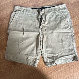 Men's Tan Cargo Shorts
